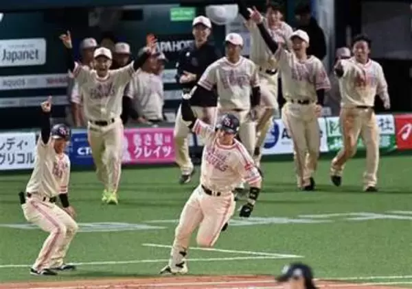 ソフトバンクホークス、執念の逆転サヨナラ勝ち　栗原ソロ、牧原大同点打、谷川原決勝打で九回一挙3点