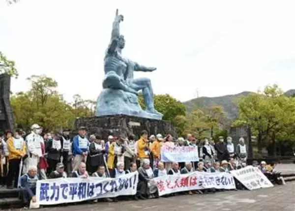 長崎県内4被爆団体初の結集　平和祈念像前恒例の9日座り込み　イラン攻撃に危機感示す