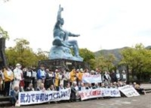 ［長崎県］県内4被爆団体初の結集　平和祈念像前恒例の9日座り込み　イラン攻撃に危機感示す