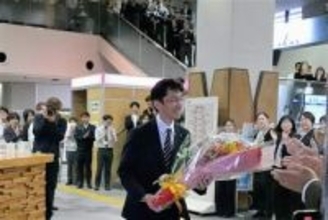 ［大分県］「東京でも日田の応援続ける」　服部副市長の退任式