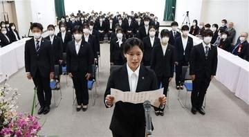 ［長崎県］島原の看護学校　16期生15人入学　新入生が誓いの言葉