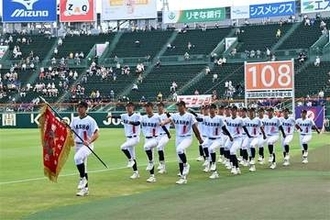 全国高校野球選手権大会開会式、佐賀商が堂々行進　古川主将「わくわくした」