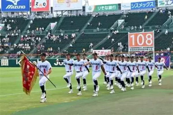 全国高校野球選手権大会開会式、佐賀商が堂々行進　古川主将「わくわくした」