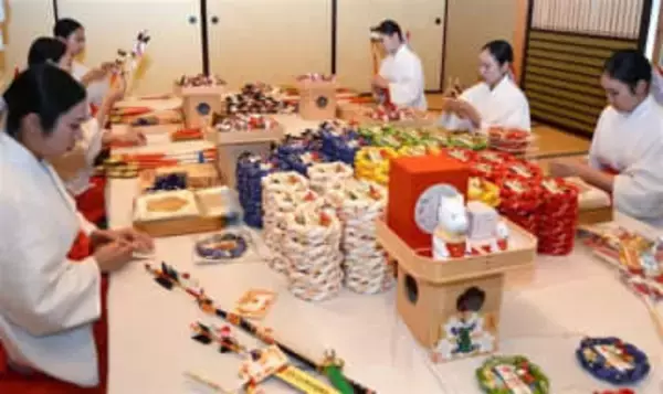 太宰府天満宮で午の縁起物準備「良い年に」