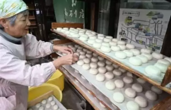 北九州市門司区の高石餅店で正月向け餅作りピーク　1週間で3万個