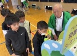 ［佐賀県］災害時は公衆電話で「171」を　伊万里・大坪小で使い方講座