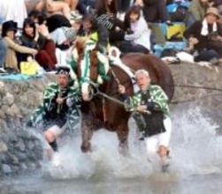 ［熊本県］大雨災禍払い地域を元気に　八代妙見祭・神幸行列　豪快な飾り馬に大歓声