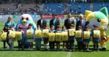 ［佐賀県］ウィントス入り交通安全ランドセルカバー　サガン新1年生6800人に贈る