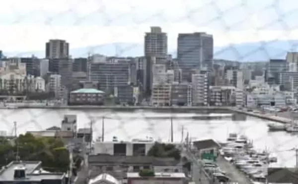 福岡都市高速から見える巨大壁画の正体　作者は大谷翔平選手も描いたアーティスト