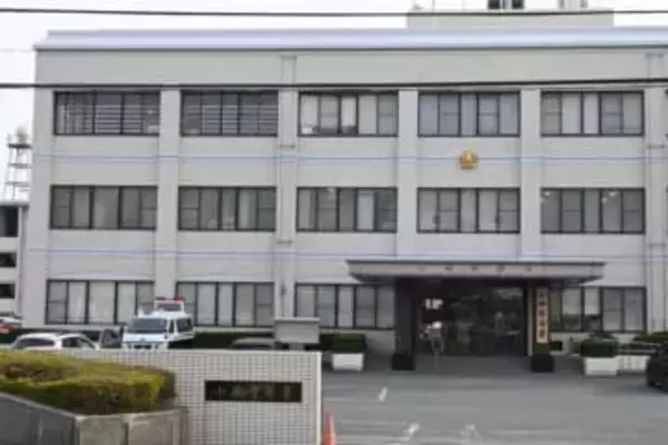 福岡・小郡市で女性が男に後ろから抱きつかれ、体触られる　希みが丘3丁目付近の道路上でわいせつ事案　犯人は身長約165㌢、黒っぽいフード付き服着用