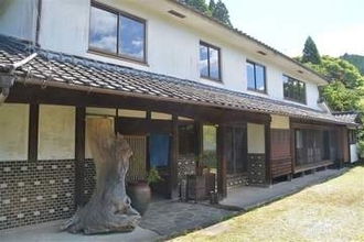 福岡・八女市の登録有形文化財を宿泊施設に再生　1日1組限定の1棟貸し