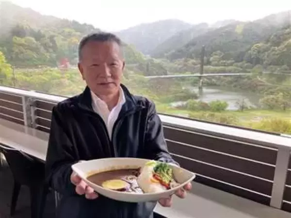 まるで河内ダム？カレー　佐賀・鳥栖「栖の宿」　割引特典のカードも