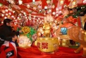 “別世界”へ招く街の光　長崎市ランタンフェスティバル、2月23日まで