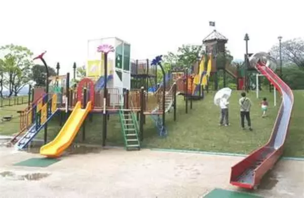 北九州市の桃園公園に新たな大型遊具　小学生のアイデア取り入れ、総事業費2億円で整備