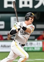 ソフトバンクホークス栗原が失策挽回の一撃　同点ソロに決勝2点打