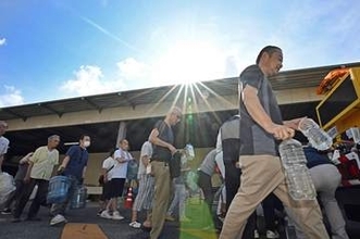 【熊本震度7】断水の解消へ、地上に水道管を設置　金子国交相が指示