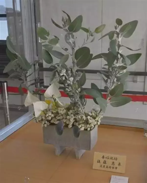 「花のまち」福岡・直方市を知って　駅構内生け花展示やコスモスの種配布