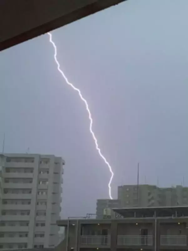 九州北部、15日夜のはじめ頃にかけ落雷や竜巻などの激しい突風に注意　福岡管区気象台が呼びかけ