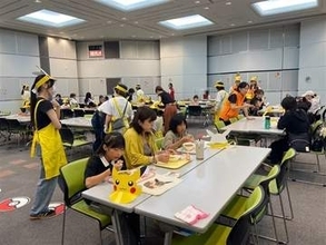福岡・大野城市で子ども食堂　ポケモン登場でにぎわい