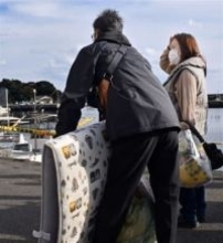 ［大分県］規制線の前、実家案じる姿