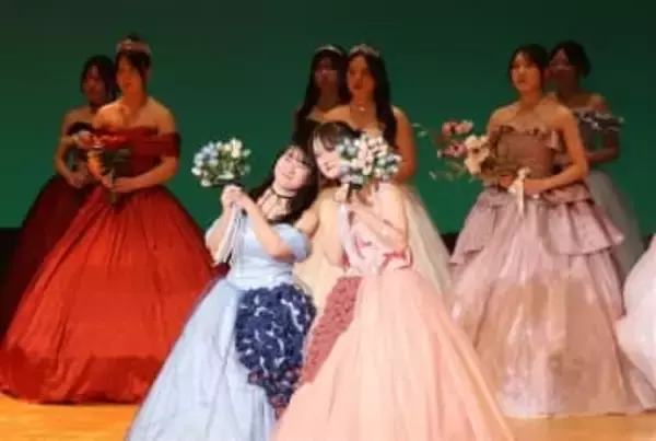 自作ドレスでさっそうと　長崎の島原商業高生徒がファッションショー