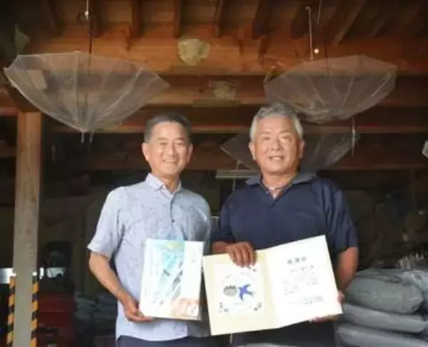 ツバメ子育て見守り30年超　「育ったヒナまた戻ってきて」　長崎・大村市の神近さんに野鳥の会県支部が感謝状