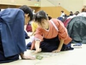 ［長崎県］競技かるた47チーム熱く　県内で初全国大会　米国からも