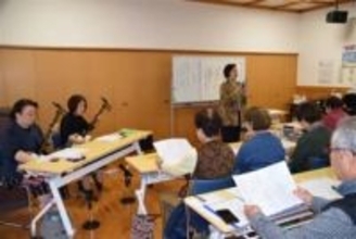 ［大分県］日田の古謡後世に継承　初回の講座に愛好家40人参加　曲の起源や節回し学ぶ　民謡邦楽部、来年7月まで計5回