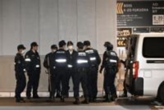 ドーム周辺にパトカー続々…福岡市の殺人未遂事件、容疑者逃走「早く捕まって」