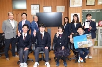 大分・日田中央RC50周年事業　日田支援学校の要望に応えてモニター贈る　中庭改修も