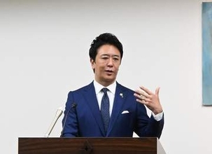 高島福岡市長会見　下水道無料化の恩恵漏れ「不公平感なくす方法模索」　緑茶給食の大量廃棄「びっくり」