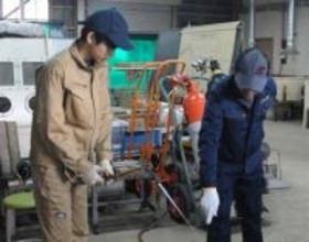 久留米工業大と筑邦銀行が産学連携で初提言　溶接用ガス「代替品が有用」、学生が比較検証