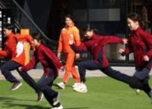 福岡市で西スポWEB　OTTO！フェスタ　陸上やアメフト選手と中学生ら60人が笑顔の交流