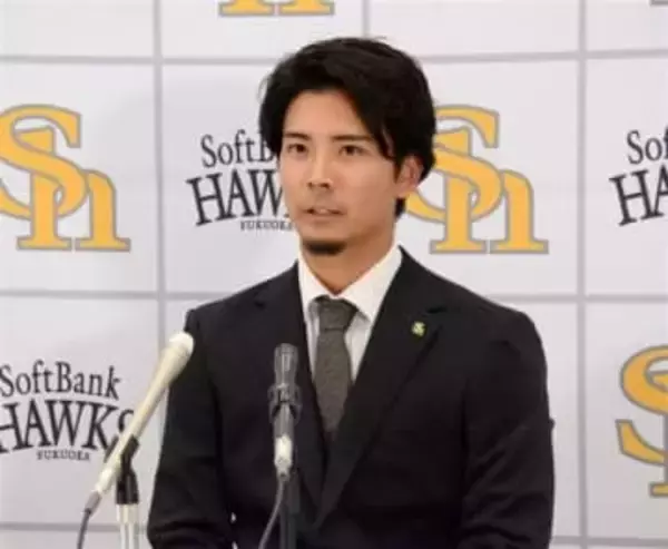 ソフトバンクホークスの大野100万円増の620万円で更改