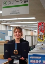 パリ五輪メダリストが福岡・大野城市職員に　「競技者の人生の選択肢広げたい」　フェンシング女子団体の福島史帆実さん