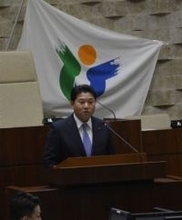 ［長崎県］「知恵と力合わせて」松尾新市長が初登庁　平戸市