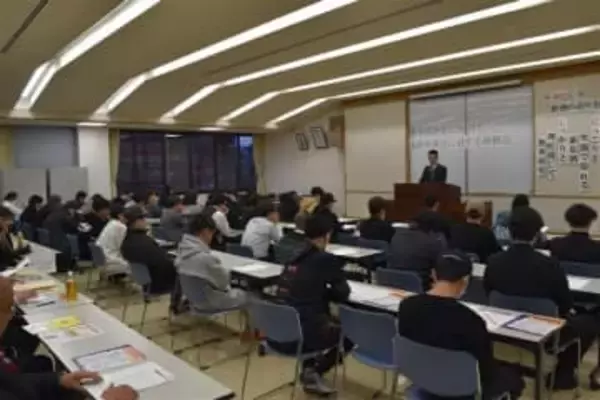 黒崎繁華街の客引き問題、「怖くて歩けない」経営者も危機感　福岡県警などが研修会