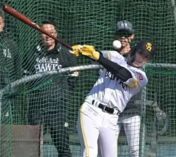 【宮崎キャンプ】周東がランチ特打で快音　「今年はキャリアハイを出したい」