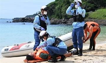 ［長崎県］壱岐の海水浴場で訓練　海保など　救助の手順や連携確認