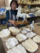 人生寄り添う白磁の置物　窯元「福岡大五窯」後継者・福岡友紀子さん（53）