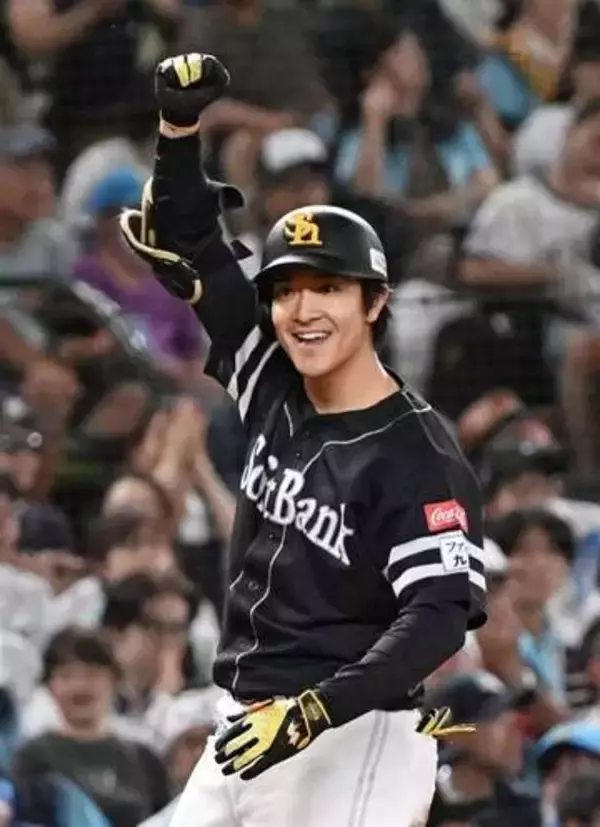 ソフトバンクホークスの〝切り札〟柳町が七回決勝三塁打　代打で今季6打数5安打6打点