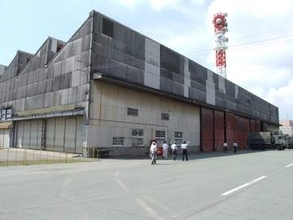 解体が決まった爆撃機工場　「壊さずに残す方法」はあるか　名古屋の女子大生が熊本・自衛隊基地内の戦争遺構に保存プラン