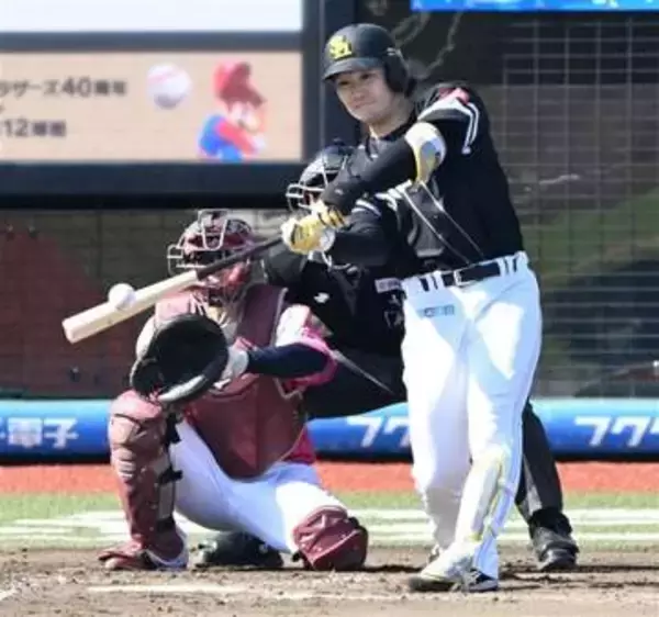 ソフトバンクホークス正木が今季初出場で1号＆二塁打　痛恨の失策をバットで挽回