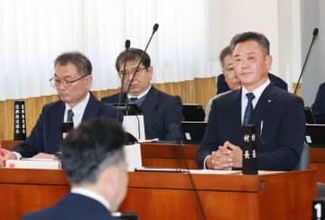 熊本・球磨村長の不信任可決　村有施設での賃金未払い、村有地を無償貸与など理由に