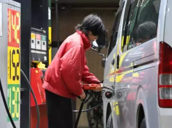 福岡市内のガソリンスタンドに行列　12日から価格引き上げの店も「戦争で上がって困る」
