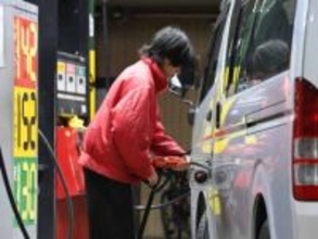 福岡市内のガソリンスタンドに行列　12日から価格引き上げの店も「戦争で上がって困る」