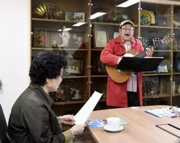 久留米市の歌手が歌う日韓友好　JR新大久保駅事故25年、犠牲の李秀賢さん思い