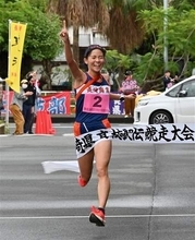 長崎県高校駅伝　優勝　女子　長崎商　8年ぶり2回目　諫早のV8阻止　男子　鎮西学院　4年連続19回目　瓊浦を振り切る