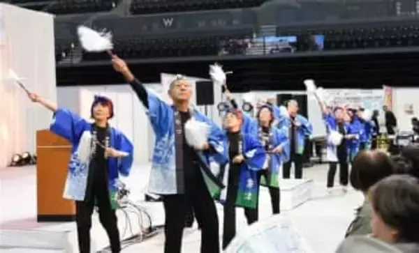 佐賀市でゆめさが大学の卒業生がステージ発表　演奏、踊りを披露　在校生とも交流