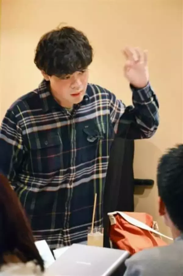 「障害者ってずるくない？」福岡市・中洲のスナックのイベントで語り合う